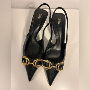 Point-toe kitten heel